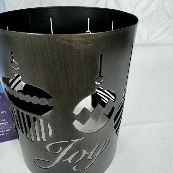 5 for $25| Scentsy Joy To The World Christmas Full Size Wrap - Picture 3 of 5